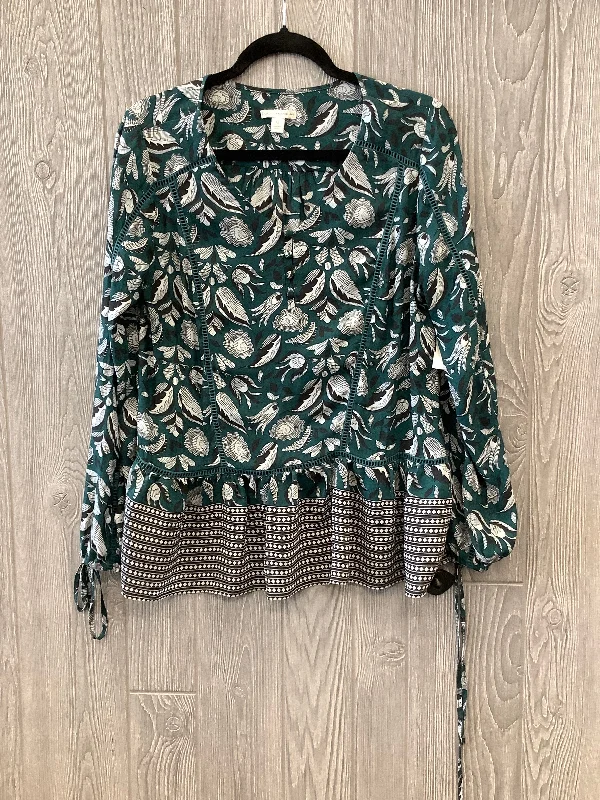 Top Long Sleeve By Cato In Green, Size: M