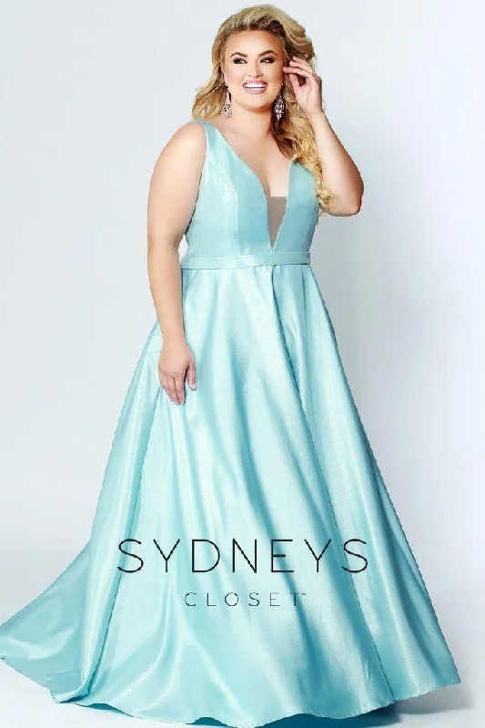 Sydneys Closest Long Plunging V-Neck Plus Size Formal Prom Dress